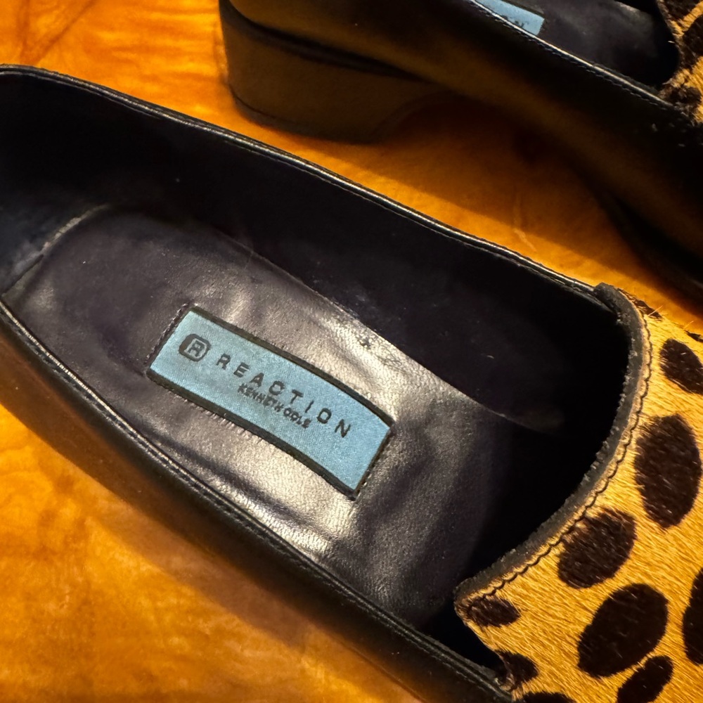 Kenneth Cole Reaction Black and Tan Leopard Flats - Picture 4 of 11